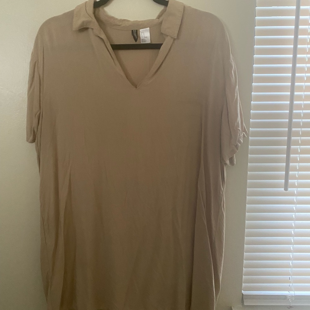 H&M - TAN HIGHLOW TOP